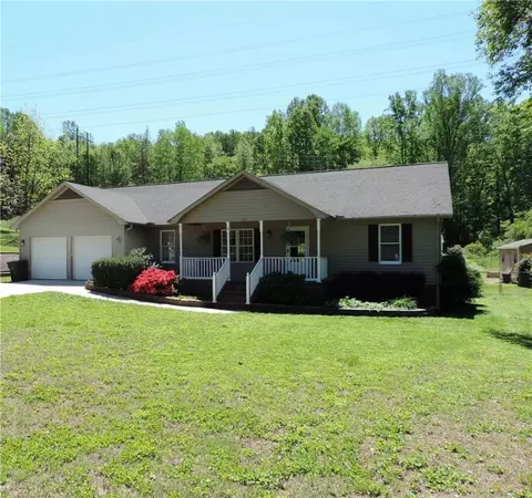 302 Maple Ave, Seneca, SC 29678 photo 4