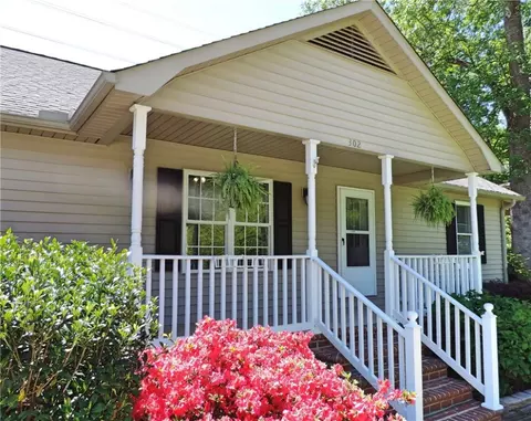 302 Maple Ave, Seneca, SC 29678 photo 5