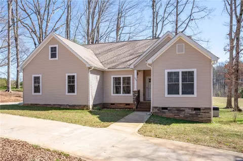 324 Sargent Dr, Pendleton, SC 29670 photo 1