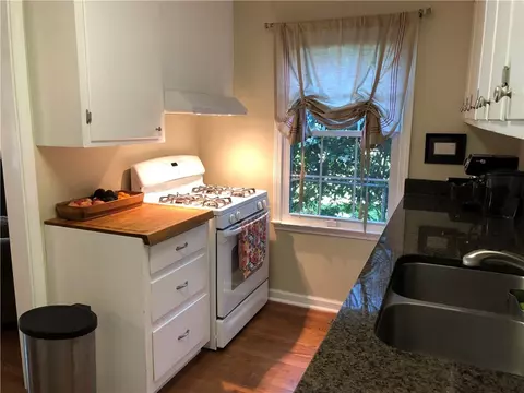 362 E Main St, Pendleton, SC 29670 photo 2