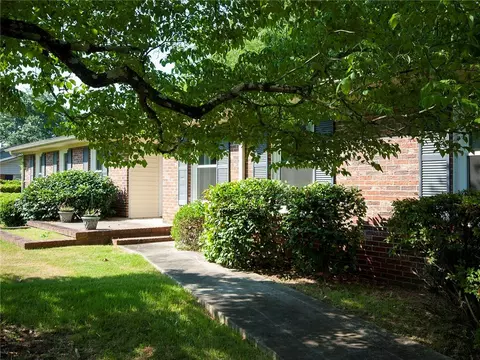 202 Timberlane Dr, Easley, SC 29642 photo 4