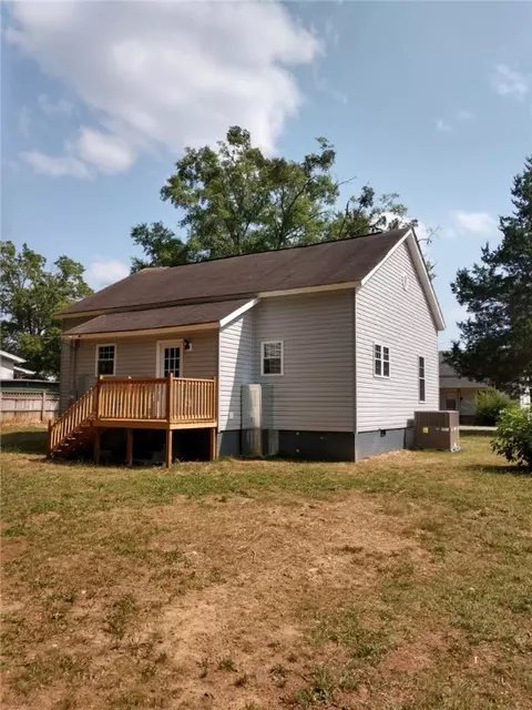 104 Lander St, Williamston, SC 29697 photo 5