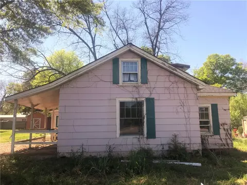 406 S Walnut St, Seneca, SC 29678 photo 2