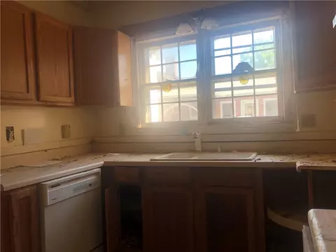 406 S Walnut St, Seneca, SC 29678 photo 9