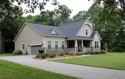 209 Edgewood Rd, Honea Path, SC 29654 photo 1