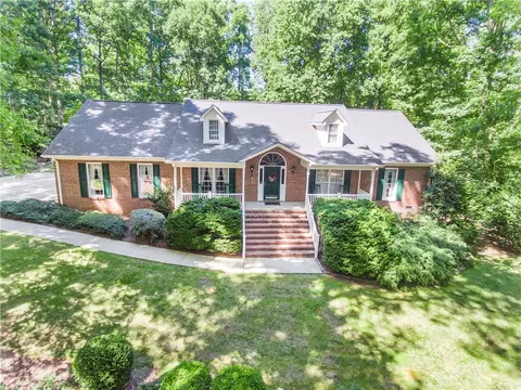 202 Oak Holw, Pendleton, SC 29670 photo 1