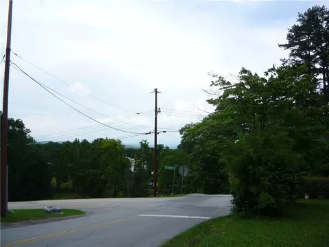 301 S Catherine St, Walhalla, SC 29691 photo 4
