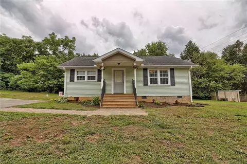 112 College St, Central, SC 29630 photo 1