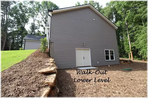 102 Central Dr, Seneca, SC 29672 photo 3