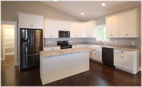 102 Central Dr, Seneca, SC 29672 photo 6