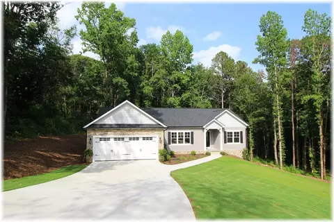 102 Central Dr, Seneca, SC 29672 photo 1