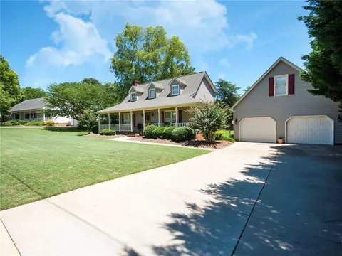 105 Briggs Dr, Easley, SC 29642 photo 3