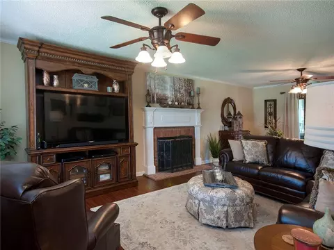 105 Briggs Dr, Easley, SC 29642 photo 6