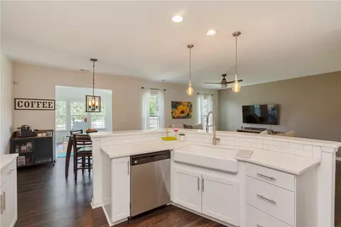 135 Caledonia Dr, Easley, SC 29642 photo 8