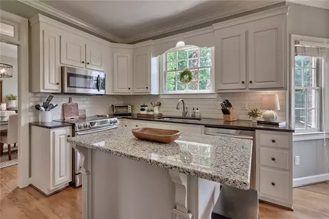 552 Brighton Cir, Easley, SC 29642 photo 8