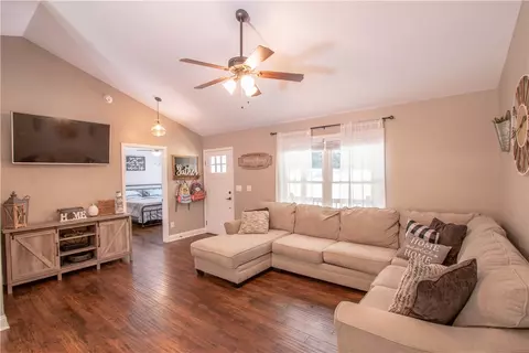 104 N Cedar St, Walhalla, SC 29691 photo 3