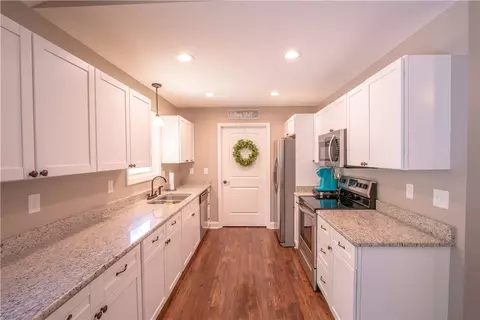 104 N Cedar St, Walhalla, SC 29691 photo 5