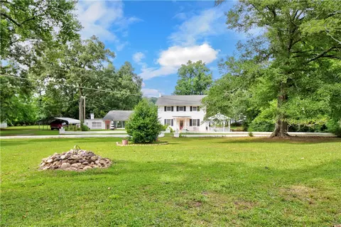 802 Lakeside Dr, Anderson, SC 29621 photo 1