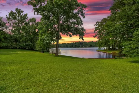 802 Lakeside Dr, Anderson, SC 29621 photo 2