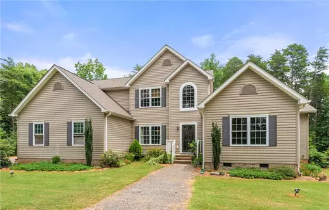 240 Pickens Dr, Pendleton, SC 29670 photo 1
