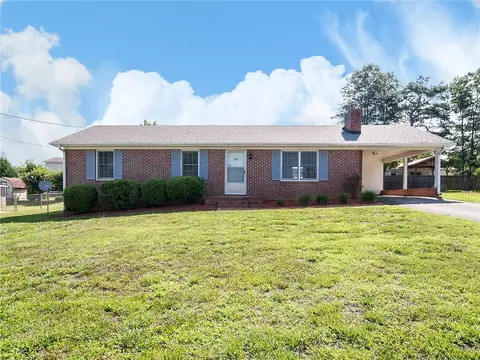 207 Evergreen St, Easley, SC 29642 photo 1