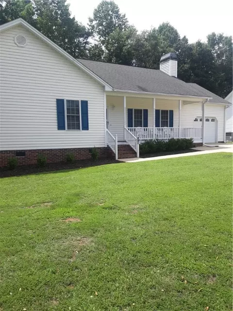 305 Patio Rd, Easley, SC 29642 photo 2