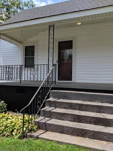 104 S 4th St, Easley, SC 29642 photo 4