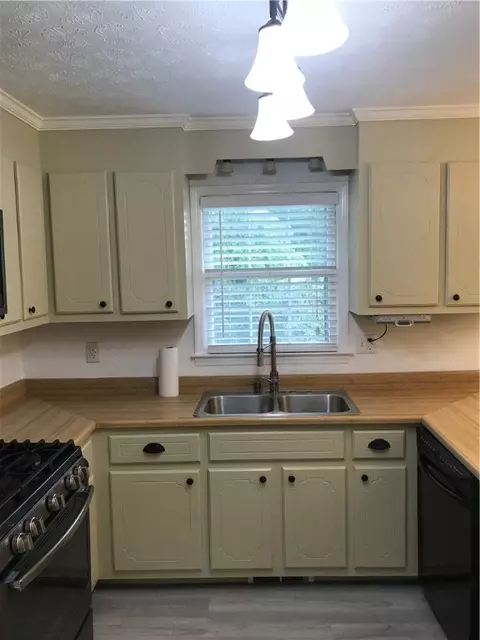 209 Hickory Dr, Easley, SC 29640 photo 5