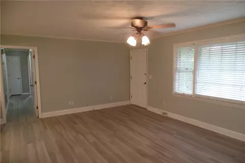209 Hickory Dr, Easley, SC 29640 photo 3