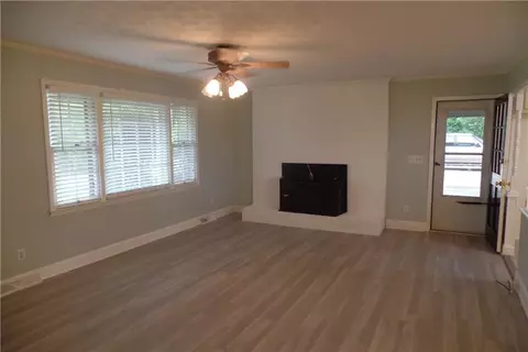 209 Hickory Dr, Easley, SC 29640 photo 2