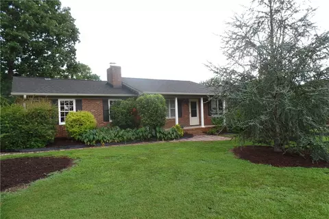 209 Hickory Dr, Easley, SC 29640 photo 1