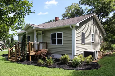 808 Central Rd, Pendleton, SC 29670 photo 1