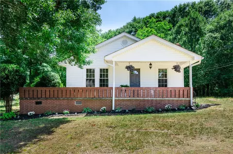 106 Payne Dr, Williamston, SC 29697 photo 2
