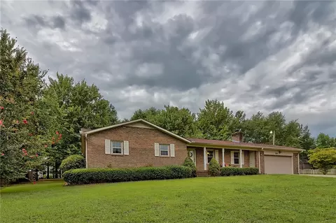 124 Pine Mountain Dr, Easley, SC 29640 photo 1