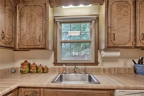 124 Pine Mountain Dr, Easley, SC 29640 photo 8