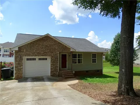19 Saluda St, Honea Path, SC 29654 photo 1