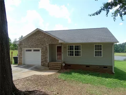 19 Saluda St, Honea Path, SC 29654 photo 2