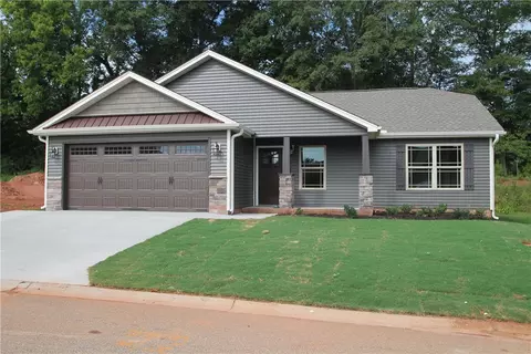 344 S Stonegate Dr, Seneca, SC 29678 photo 1