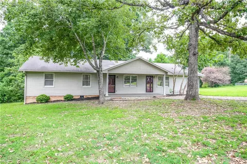 324 Kenneth St, Walhalla, SC 29691 photo 1