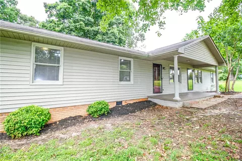 324 Kenneth St, Walhalla, SC 29691 photo 3