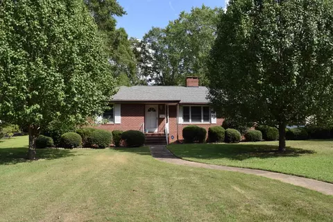 413 W Hampton Ave, Honea Path, SC 29654 photo 2
