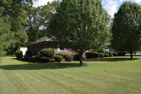 413 W Hampton Ave, Honea Path, SC 29654 photo 4