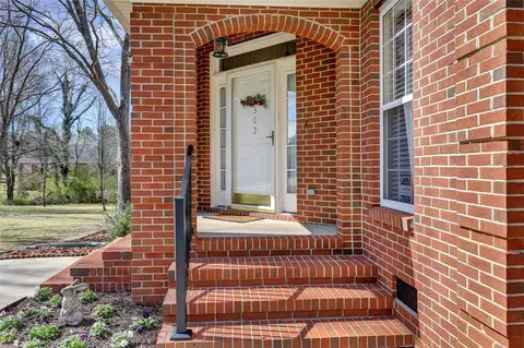 302 Burning Tree Rd, Anderson, SC 29621 photo 2