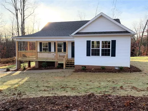 415 Bolding Rd, Pickens, SC 29671 photo 3