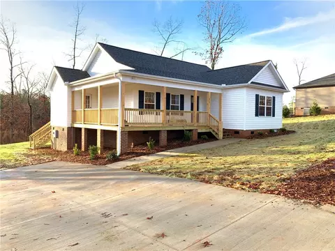 415 Bolding Rd, Pickens, SC 29671 photo 2