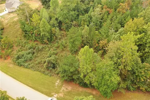 302 Stardust Ln, Seneca, SC 29672 photo 4