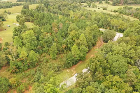 302 Stardust Ln, Seneca, SC 29672 photo 3