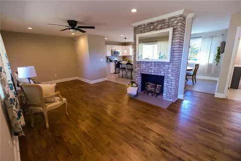 521 W Greer St, Honea Path, SC 29654 photo 4