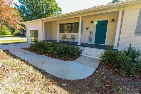 521 W Greer St, Honea Path, SC 29654 photo 3