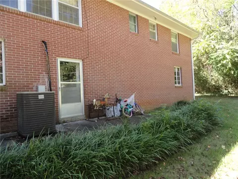 423 Brook Forest Dr, Anderson, SC 29621 photo 2